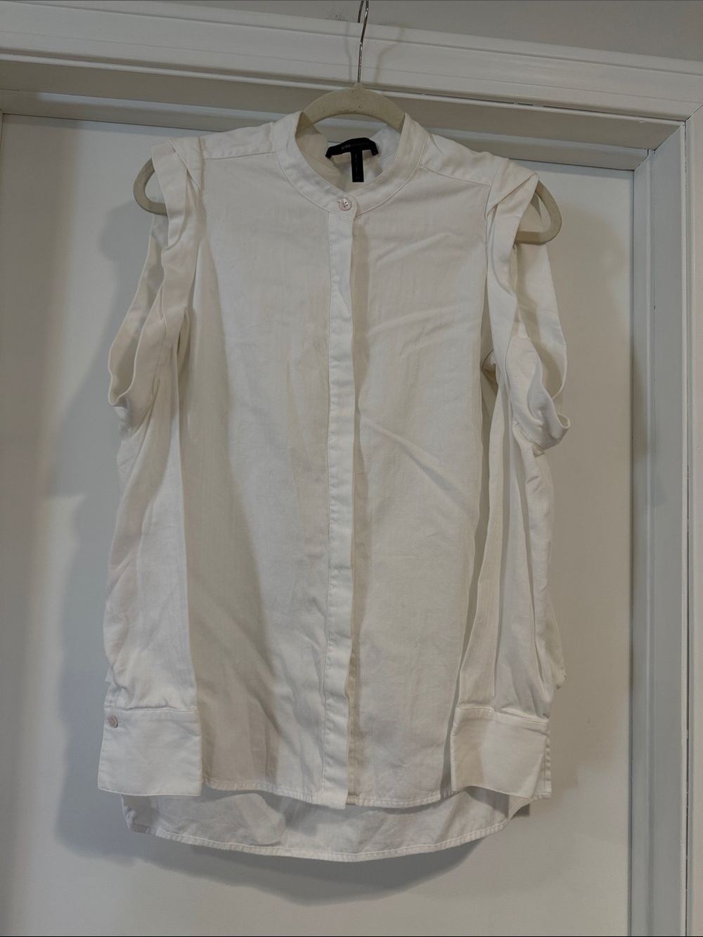 BCBGMaxAzria White Cold-Shoulder Button Front Blouse